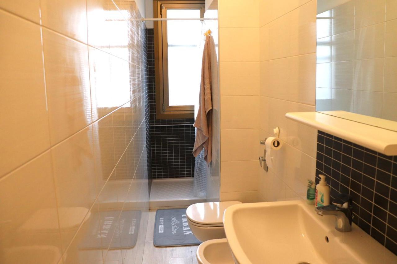 * La Casa Di Arti * 25 Min Dal Duomo Apartment Milan Bagian luar foto