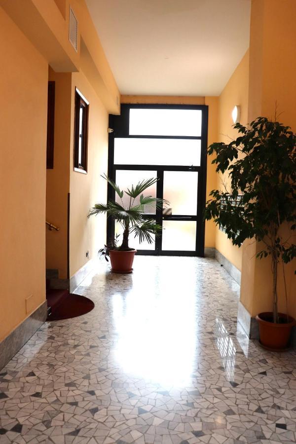 * La Casa Di Arti * 25 Min Dal Duomo Apartment Milan Bagian luar foto